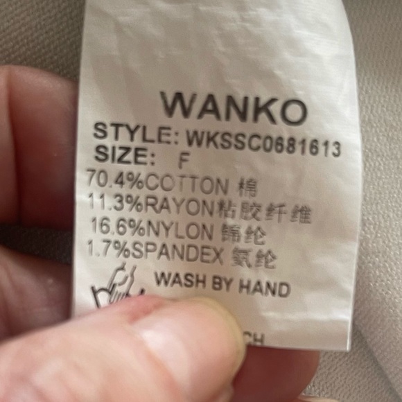 A lovely white with black trim cardigan sweater, short sleeve size medium - Picture 11 of 11